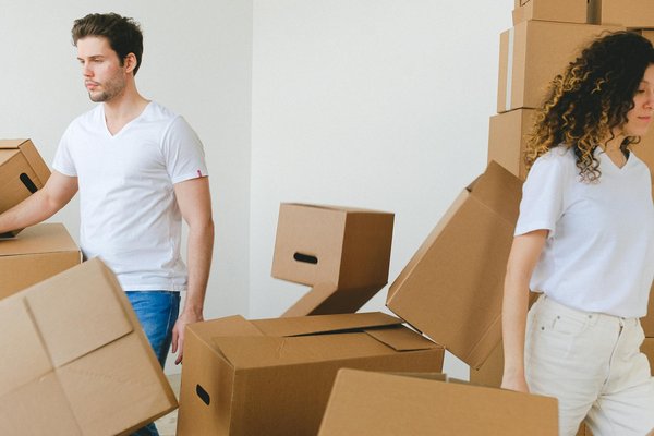 Créer une installation lumineuse : les clés du processus de raccordement électrique chez soi